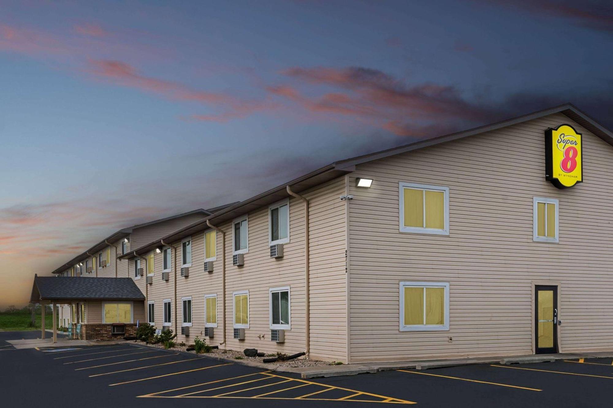 Super 8 By Wyndham Council Bluffs Ia Omaha Ne Area Motel Exterior photo